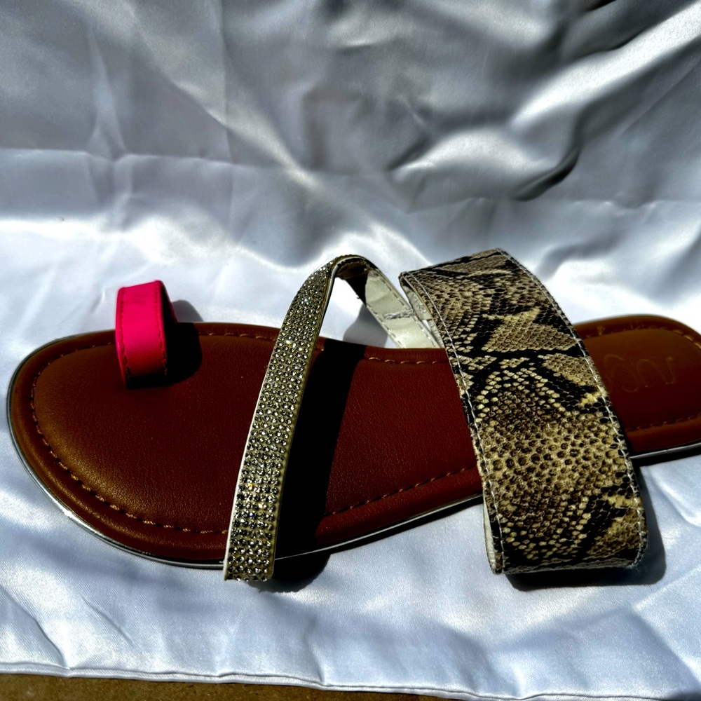 Sandals. In good condition